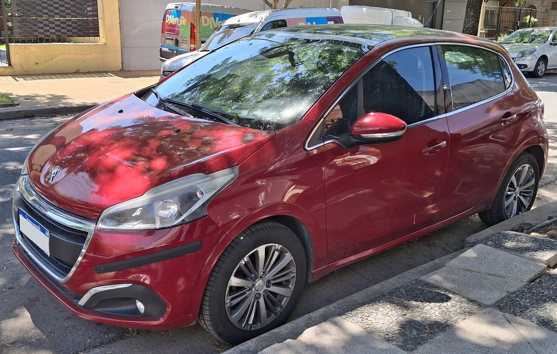 Peugeot 208 — foto 1